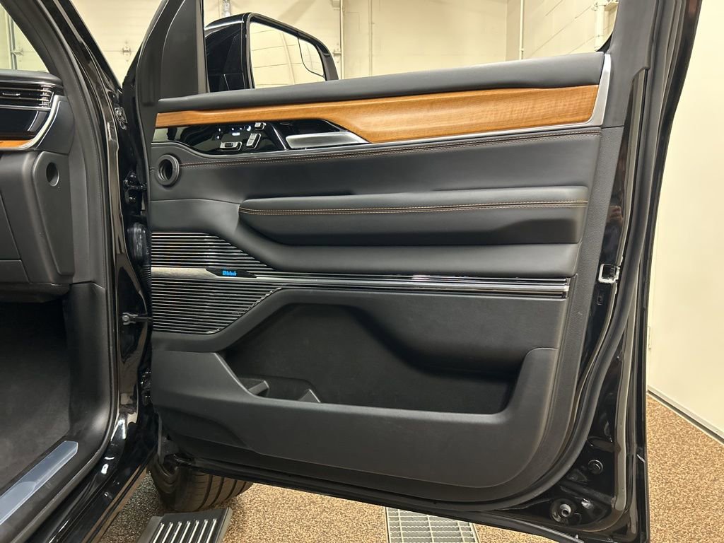 2025 Jeep Grand Wagoneer Series III