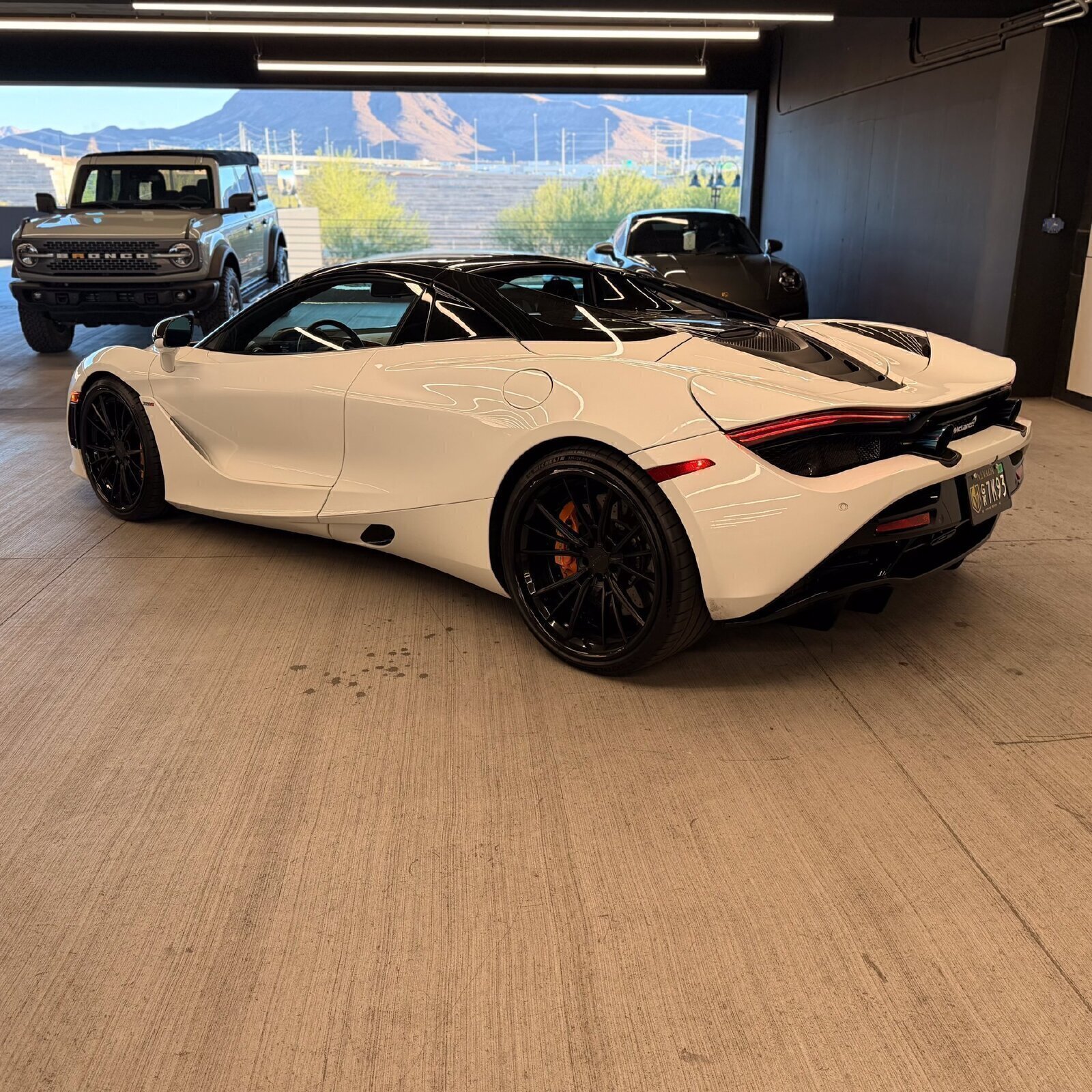 Used 2020 McLaren 720S Luxury photo 3