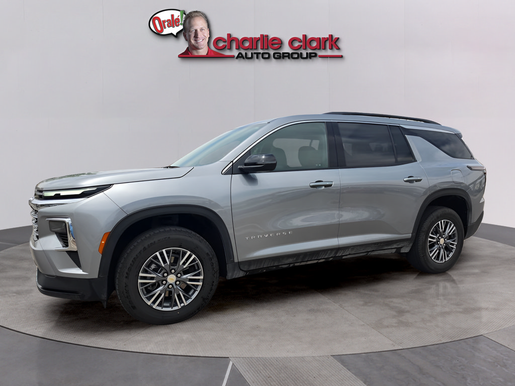 Used 2025 Chevrolet Traverse LT