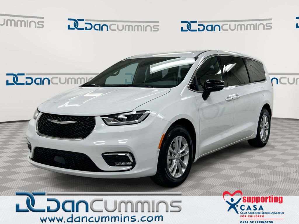 New 2026 Chrysler Pacifica Select