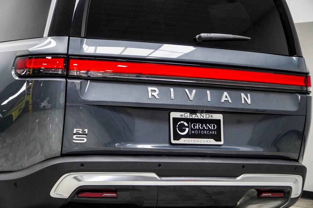2024 Rivian R1S Adventure