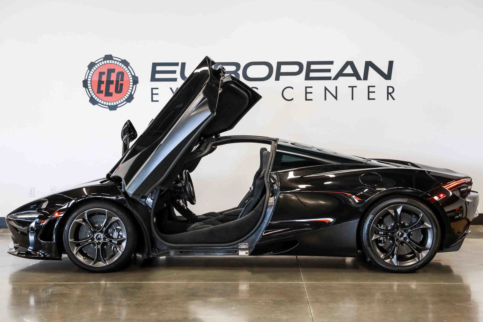Used 2019 McLaren 720S photo 9