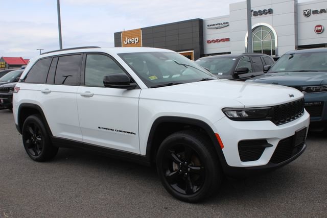 Used 2023 Jeep Grand Cherokee Altitude