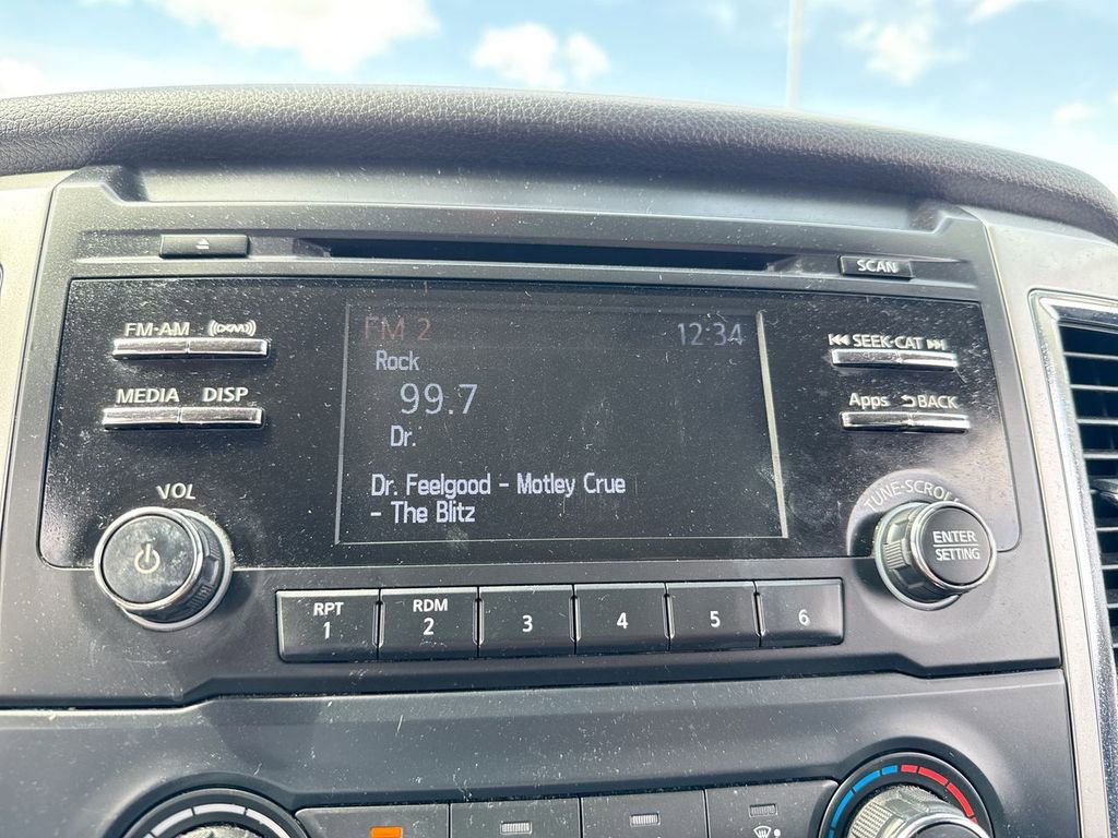 2017 Nissan Titan SV