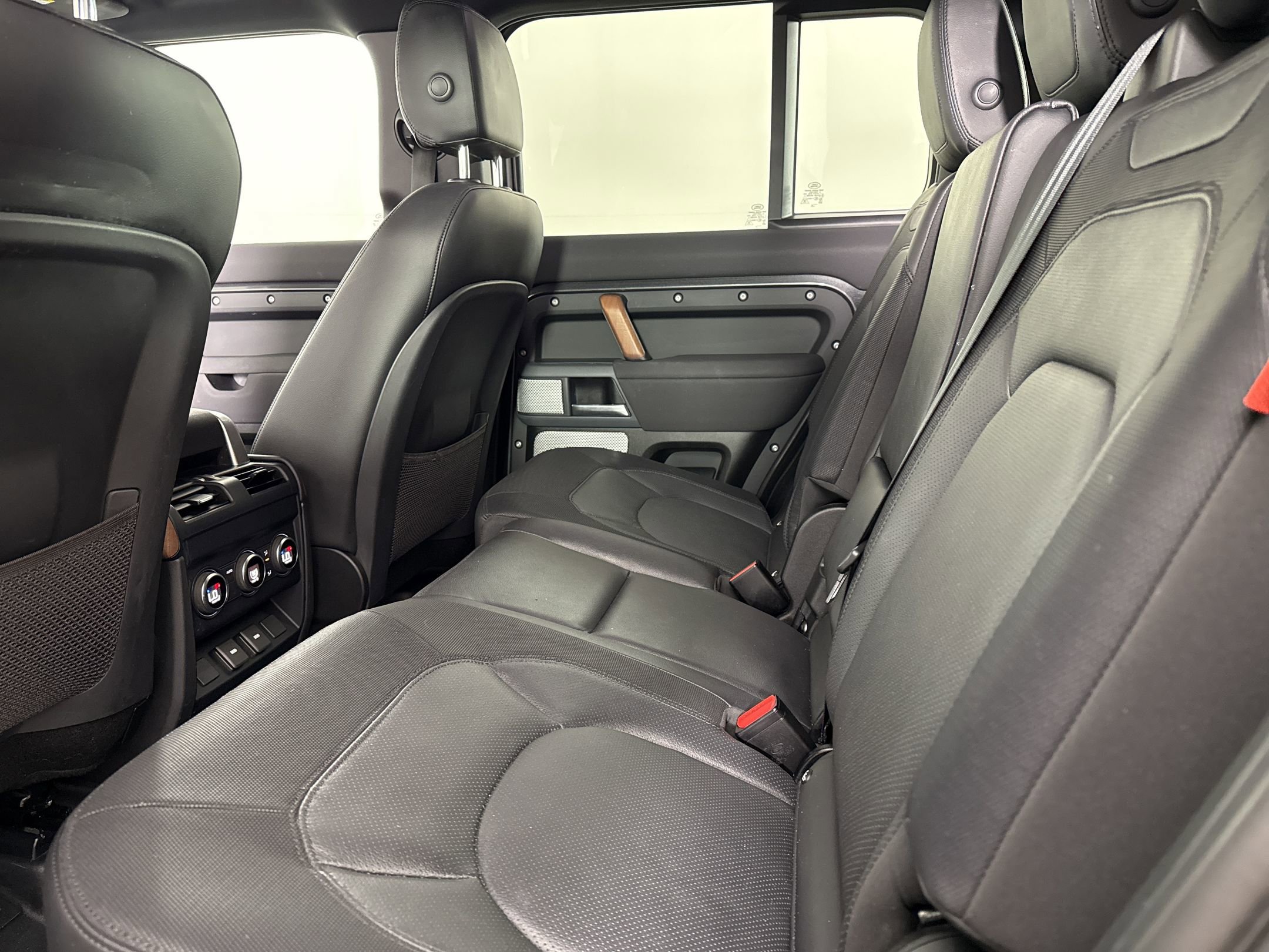 2023 Land Rover Defender 130 X-Dynamic SE