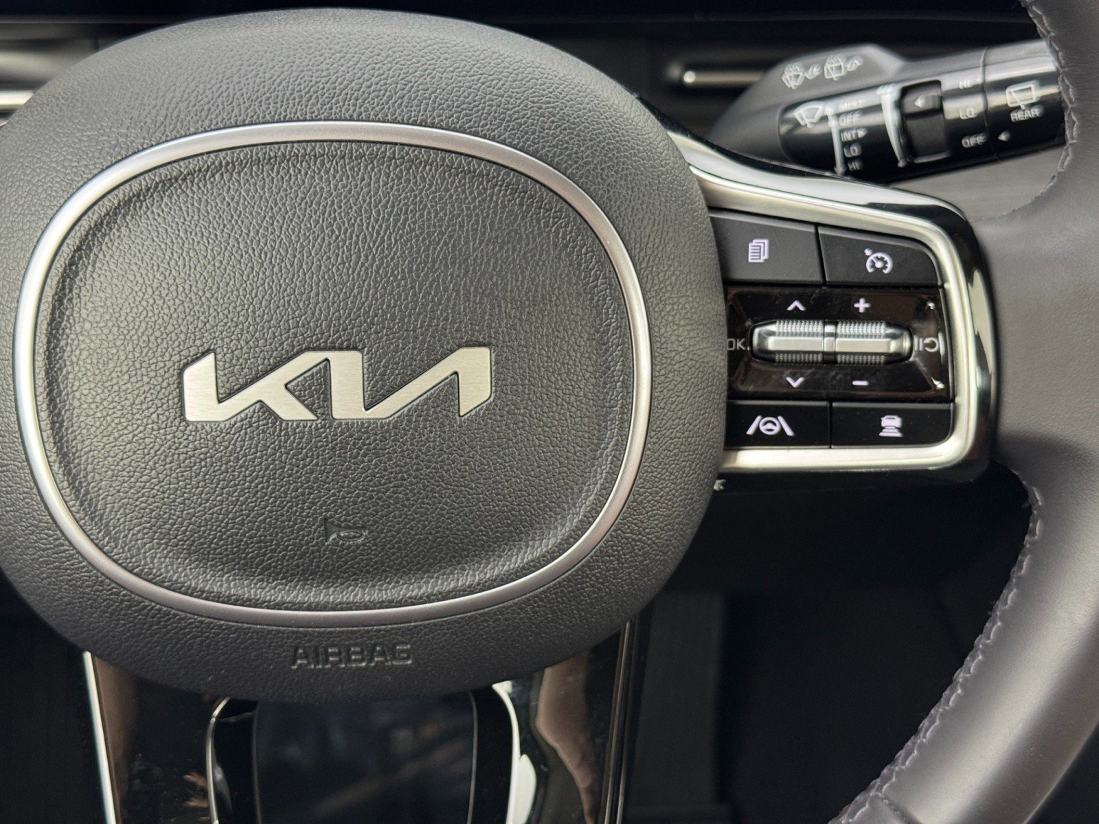 2024 Kia Carnival SX