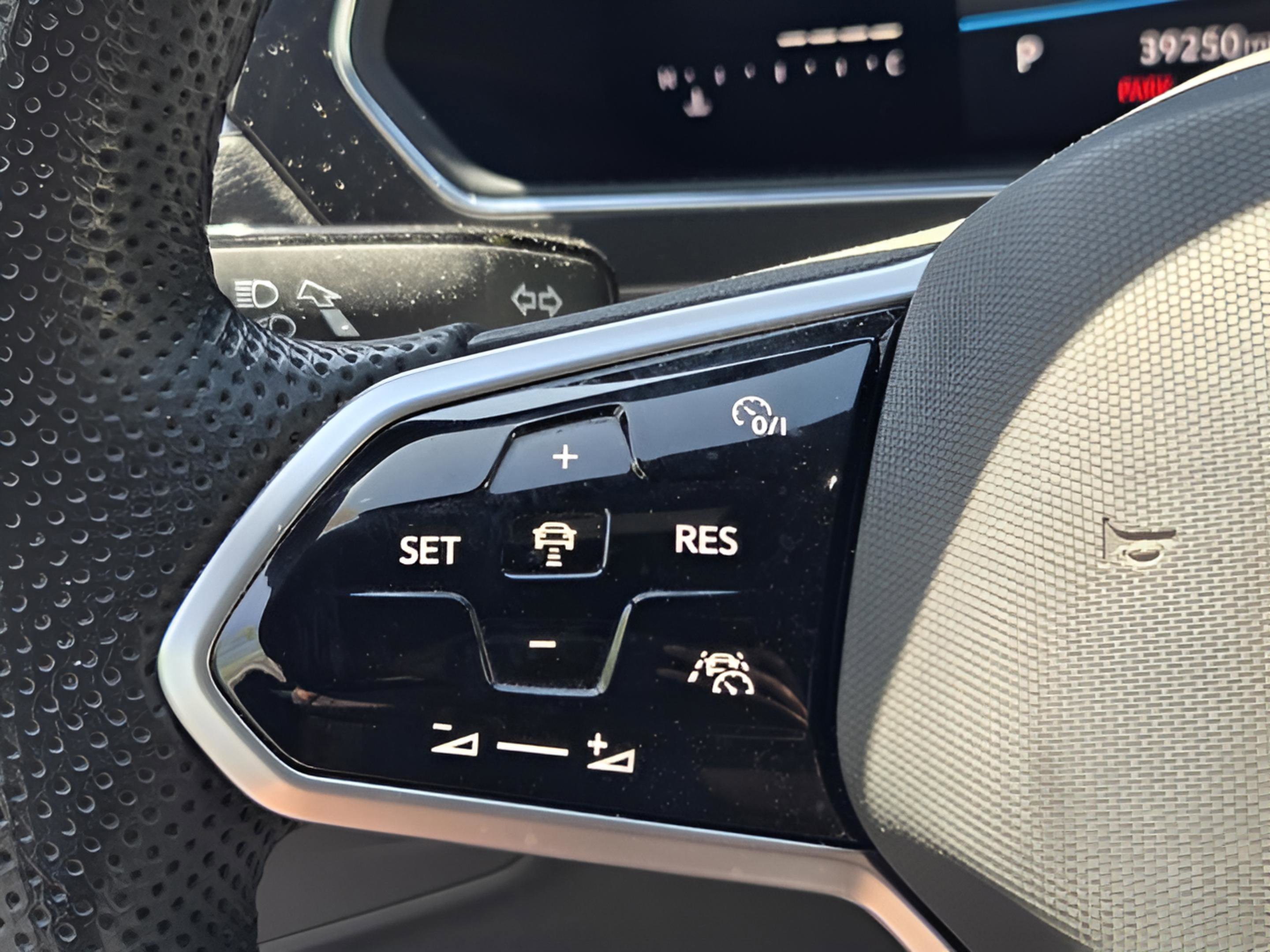 2022 Volkswagen Tiguan SE R-Line