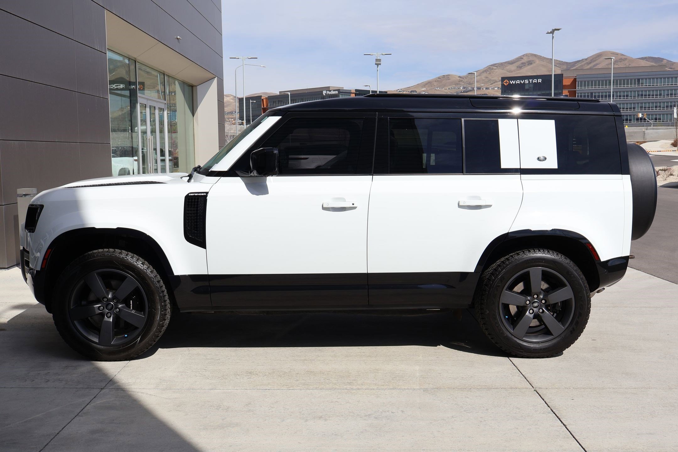 2023 Land Rover Defender 110 X-Dynamic SE