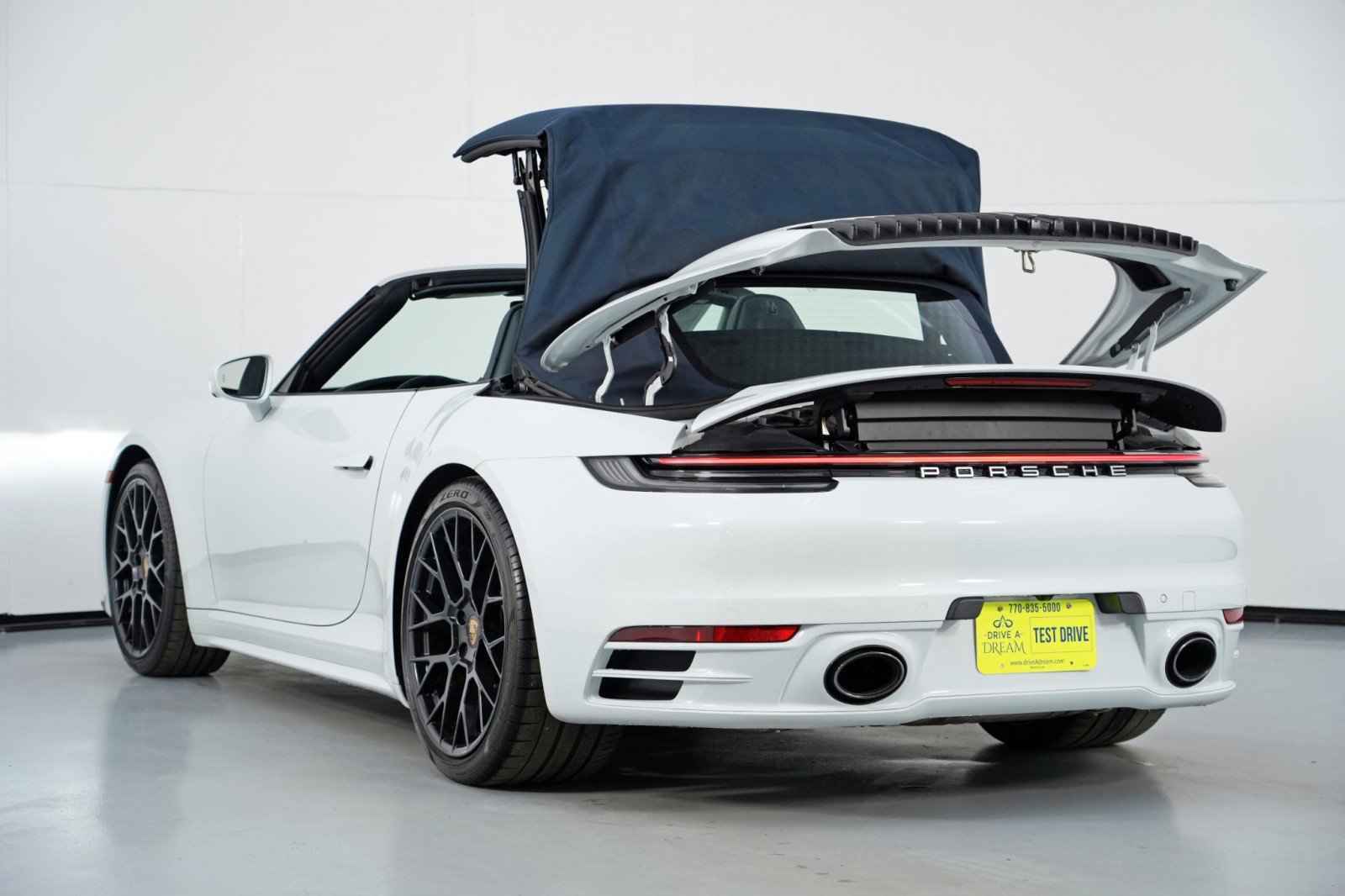 2022 Porsche 911 Carrera