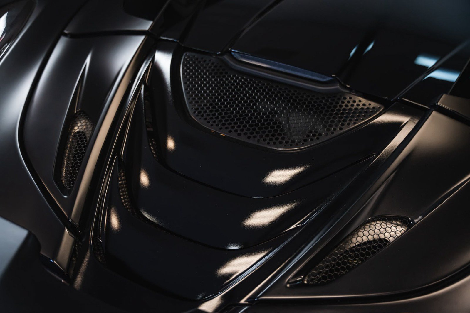 Used 2020 McLaren 720S Performance photo 22