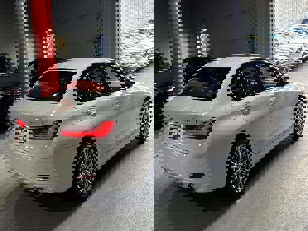 2023 BMW 330i xDrive Sedan