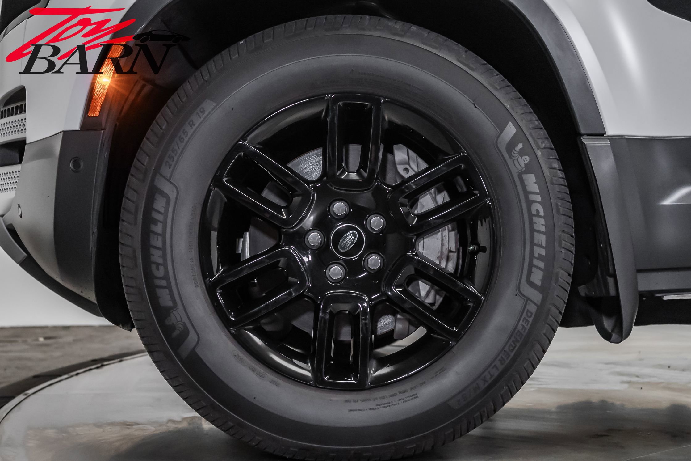 2023 Land Rover Defender 130 SE