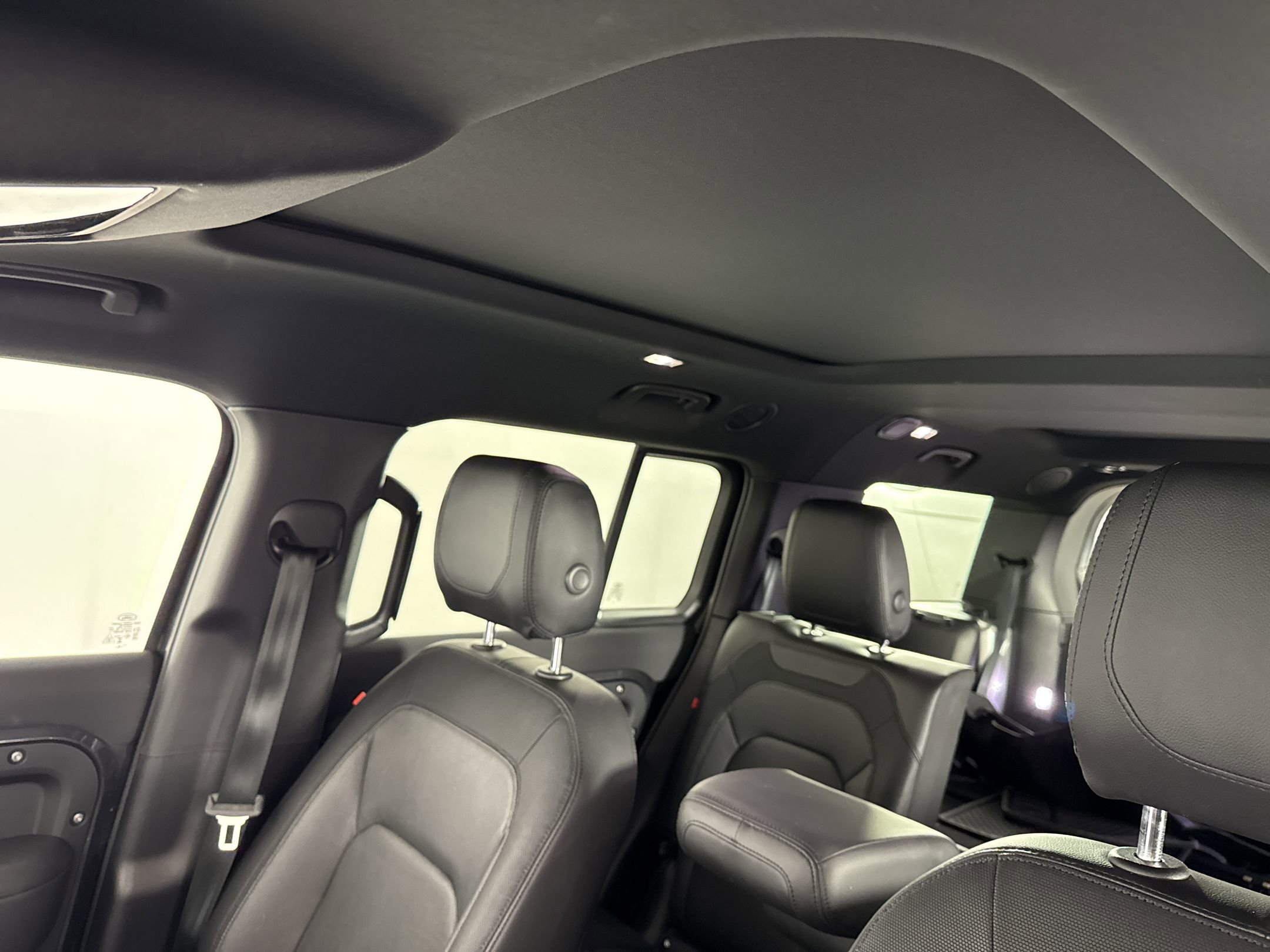 2023 Land Rover Defender 130 X-Dynamic SE