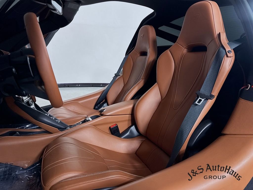 Used 2018 McLaren 720S photo 11
