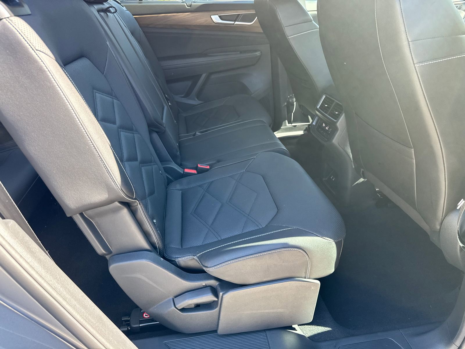 2025 Volkswagen Atlas SE