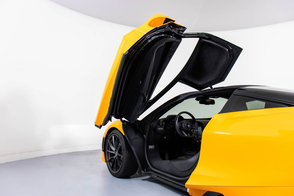 Used 2021 McLaren 720S Performance photo 34