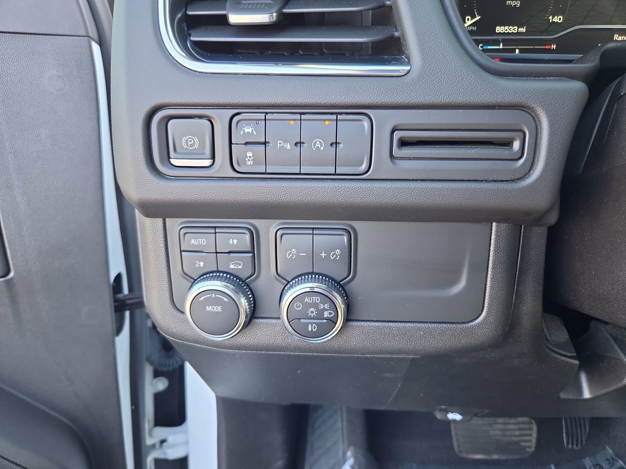 2023 GMC Yukon XL SLE