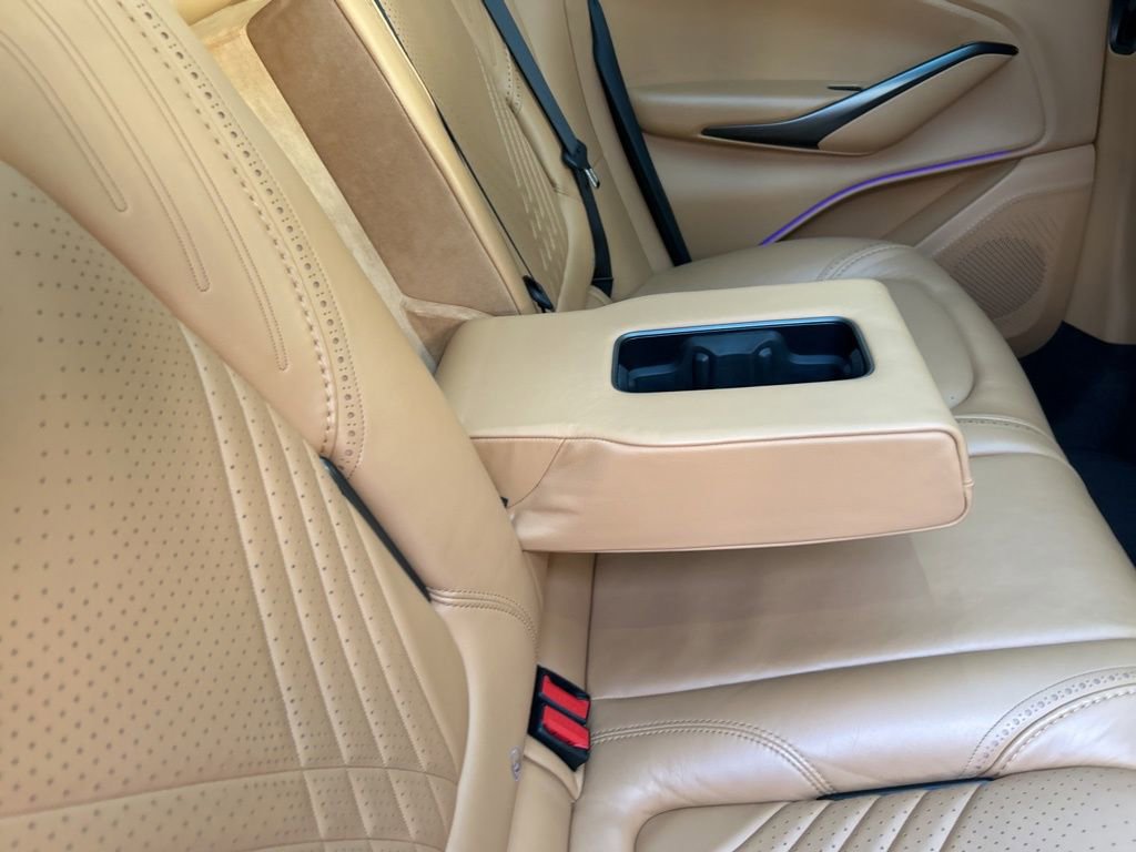 2021 Aston Martin DBX