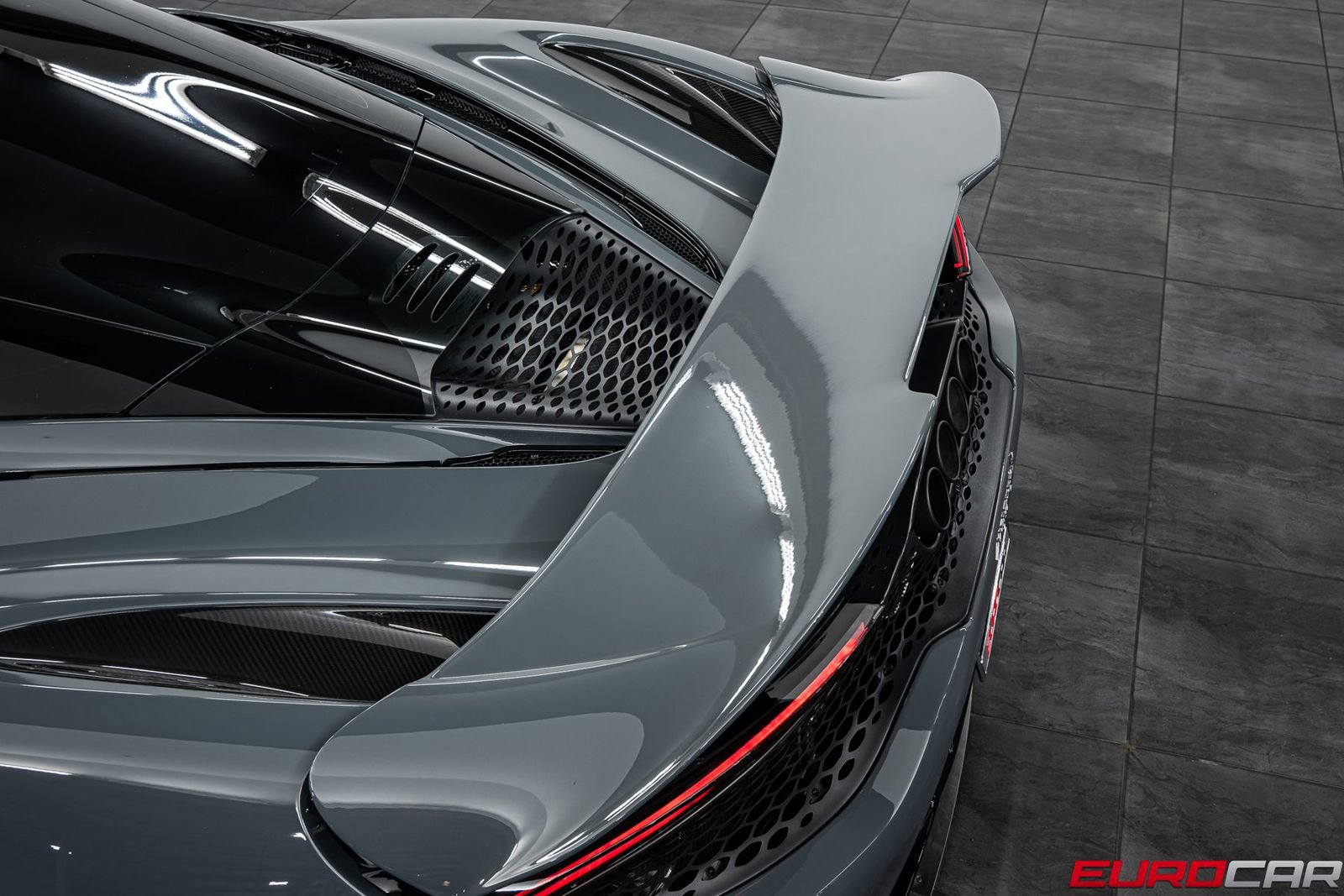 Used 2021 McLaren 765LT photo 21