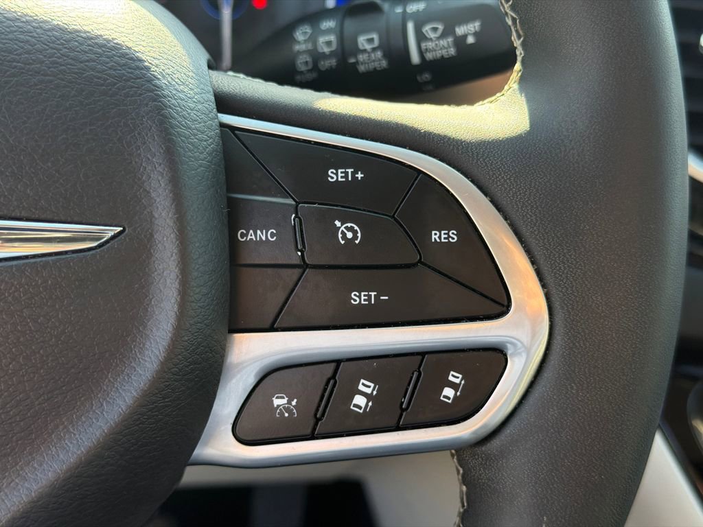 2024 Chrysler Pacifica Touring-L