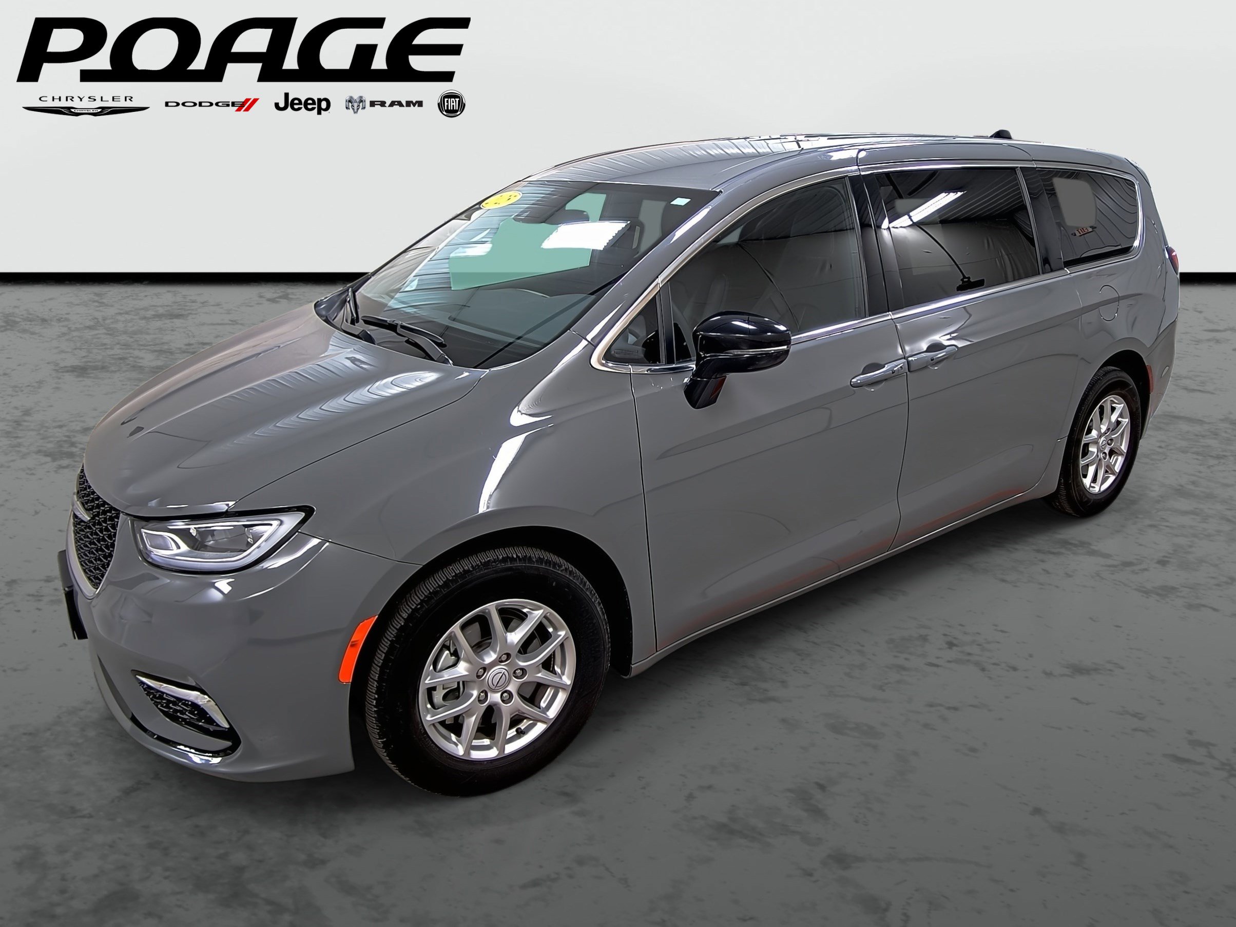 Used 2025 Chrysler Pacifica Select