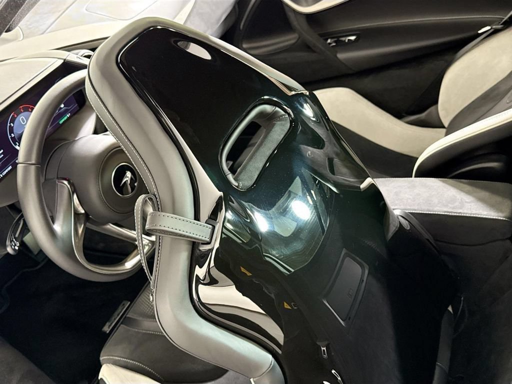 Used 2024 McLaren 750S photo 18