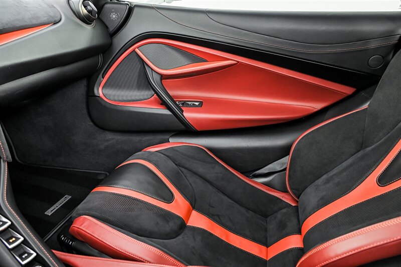 Used 2018 McLaren 720S Performance photo 34