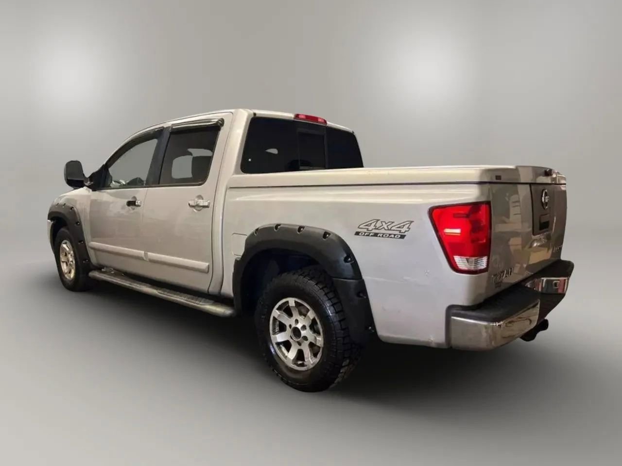 2004 Nissan Titan LE