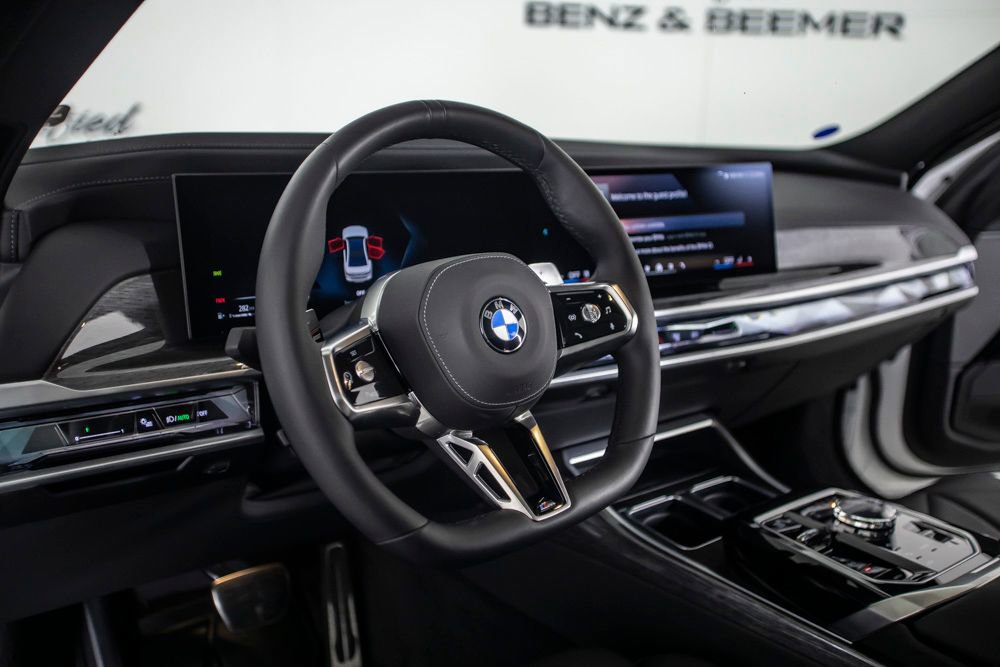 2025 BMW 740i