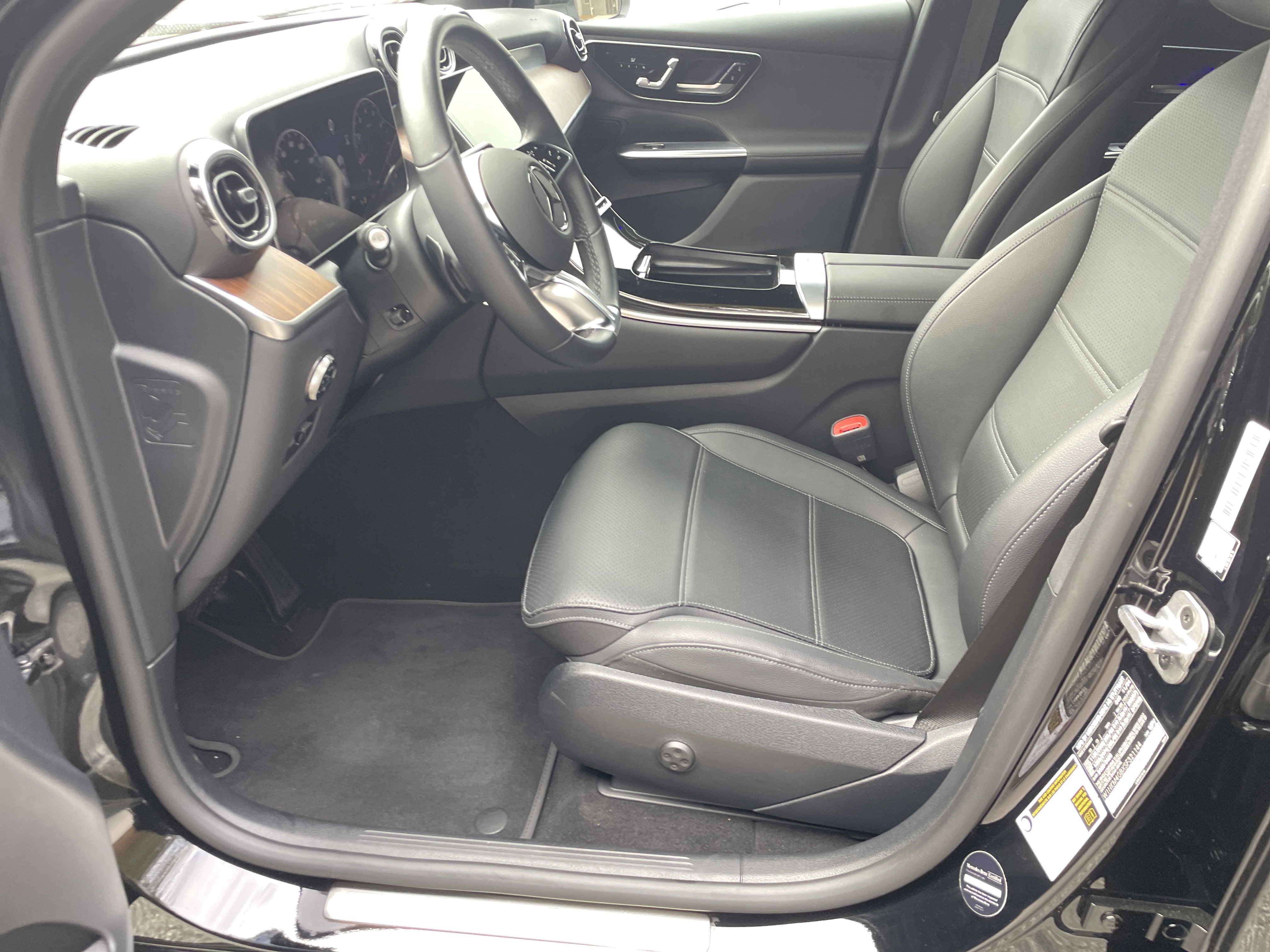 2025 Mercedes-Benz GLC 300