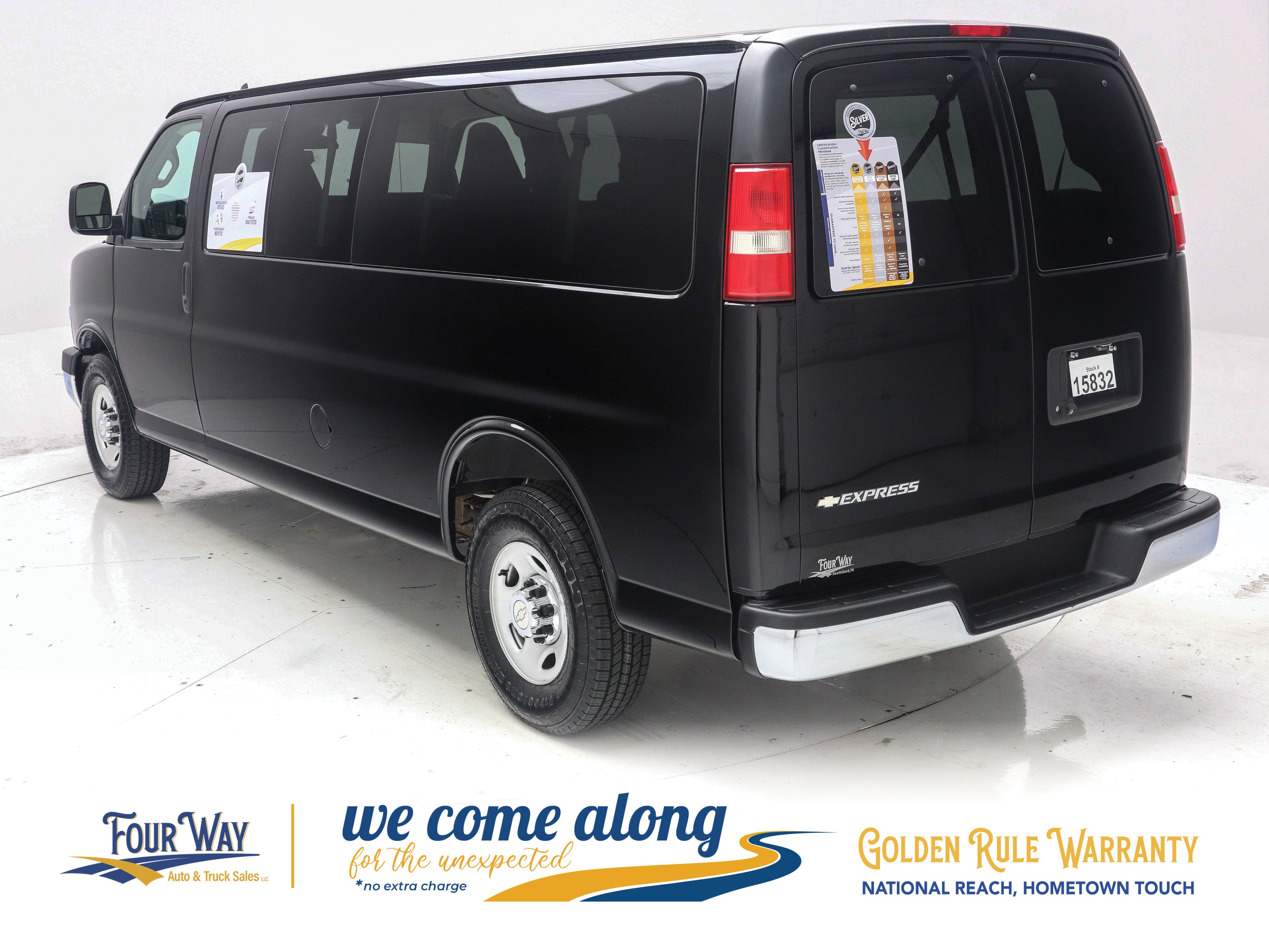2019 Chevrolet Express Passenger LT - Photo 6