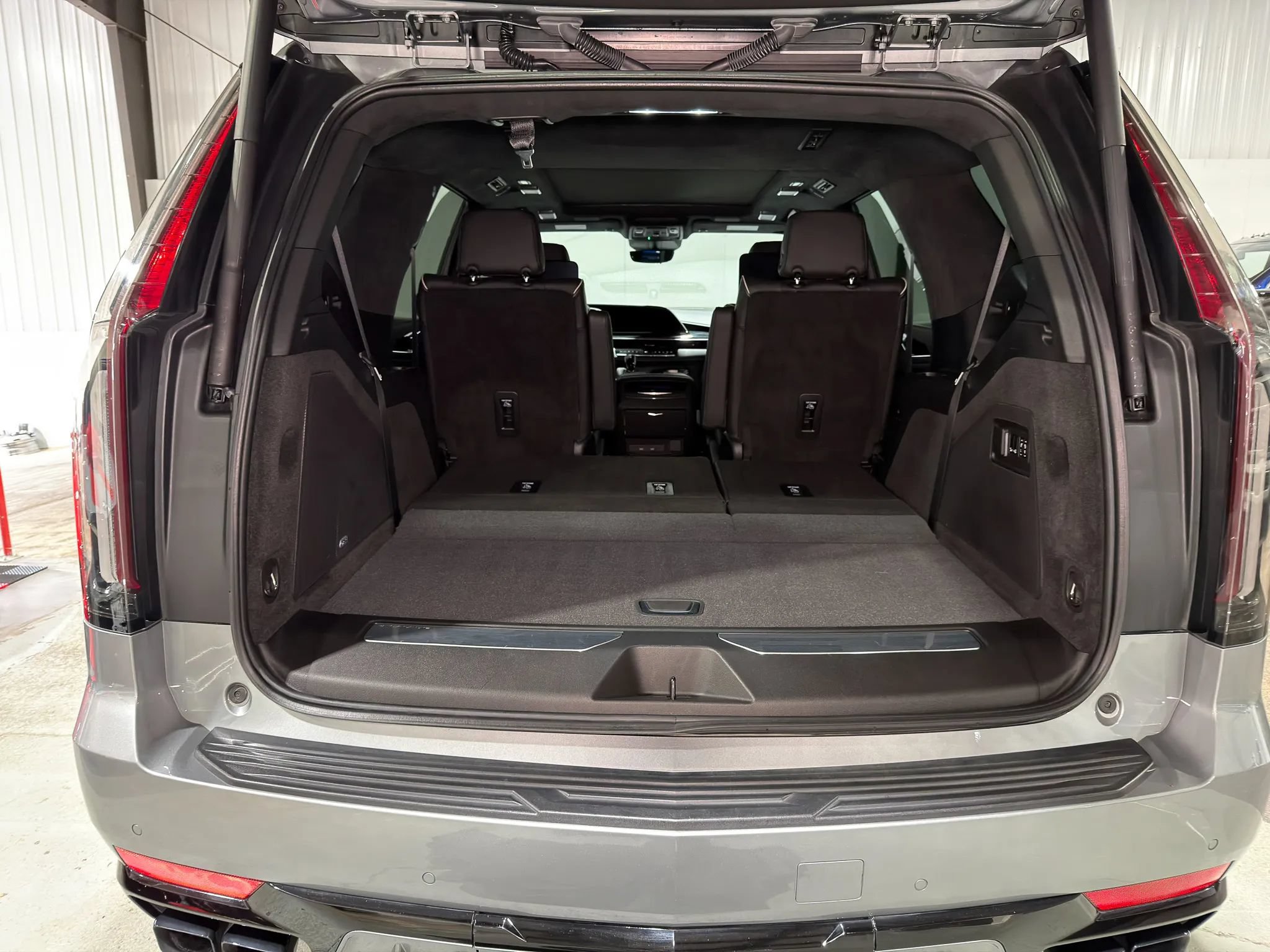 2024 Cadillac Escalade-V V-Series - Photo 12