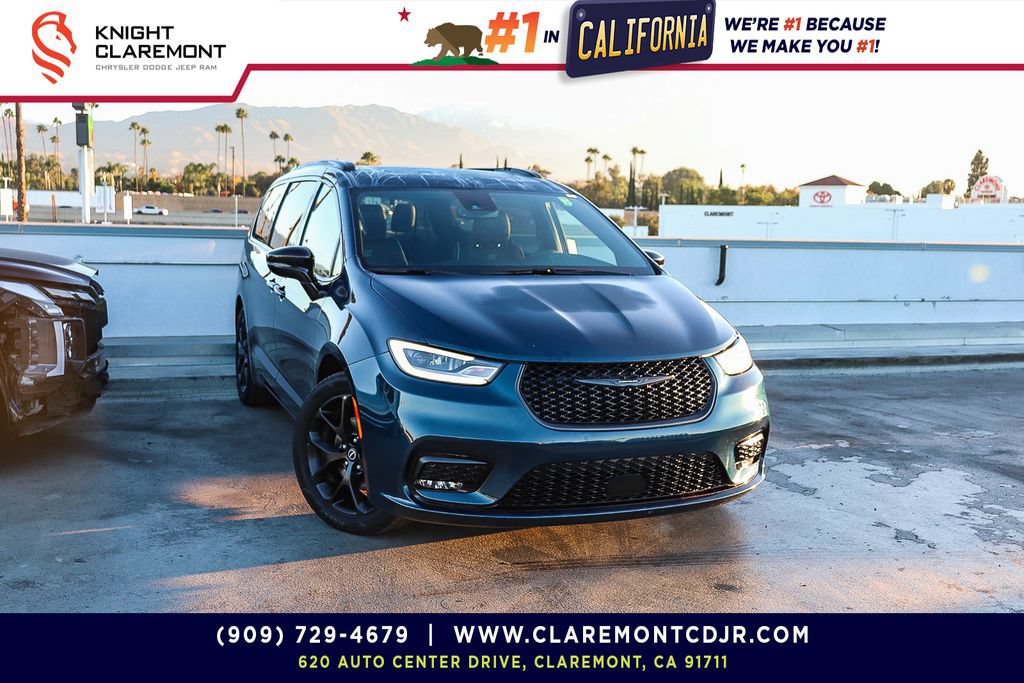 Used 2025 Chrysler Pacifica Limited