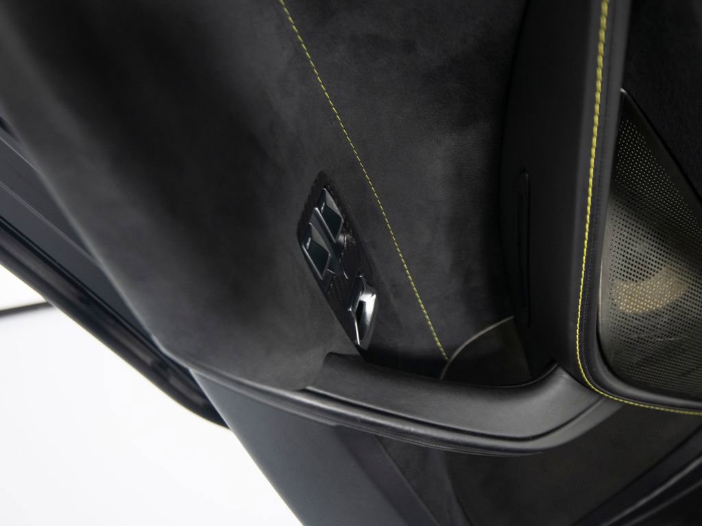 Used 2018 McLaren 720S Performance photo 16