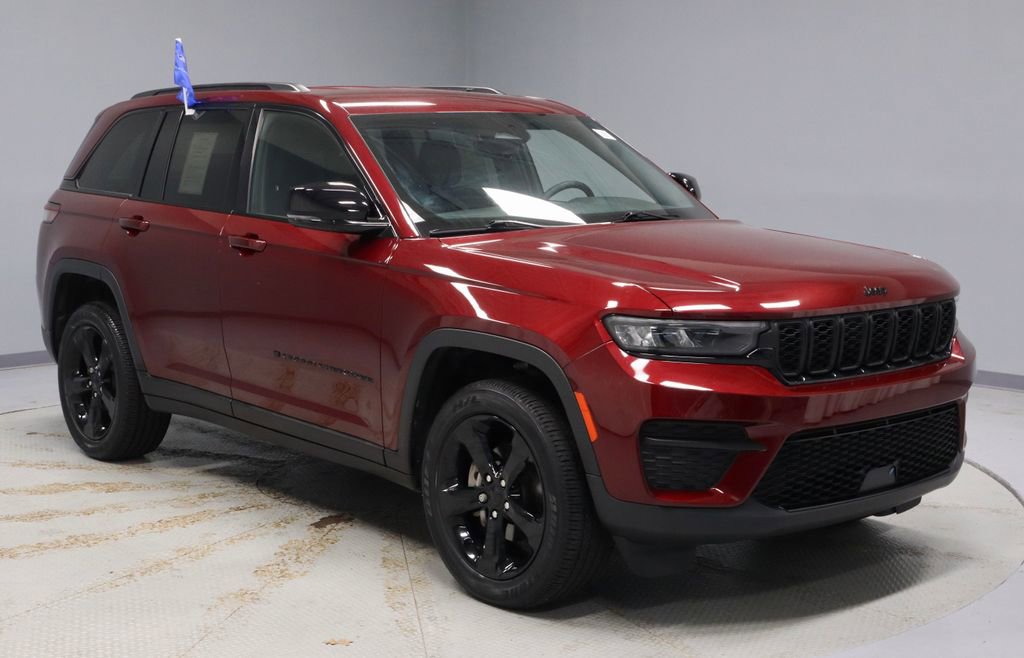 Used 2023 Jeep Grand Cherokee Altitude