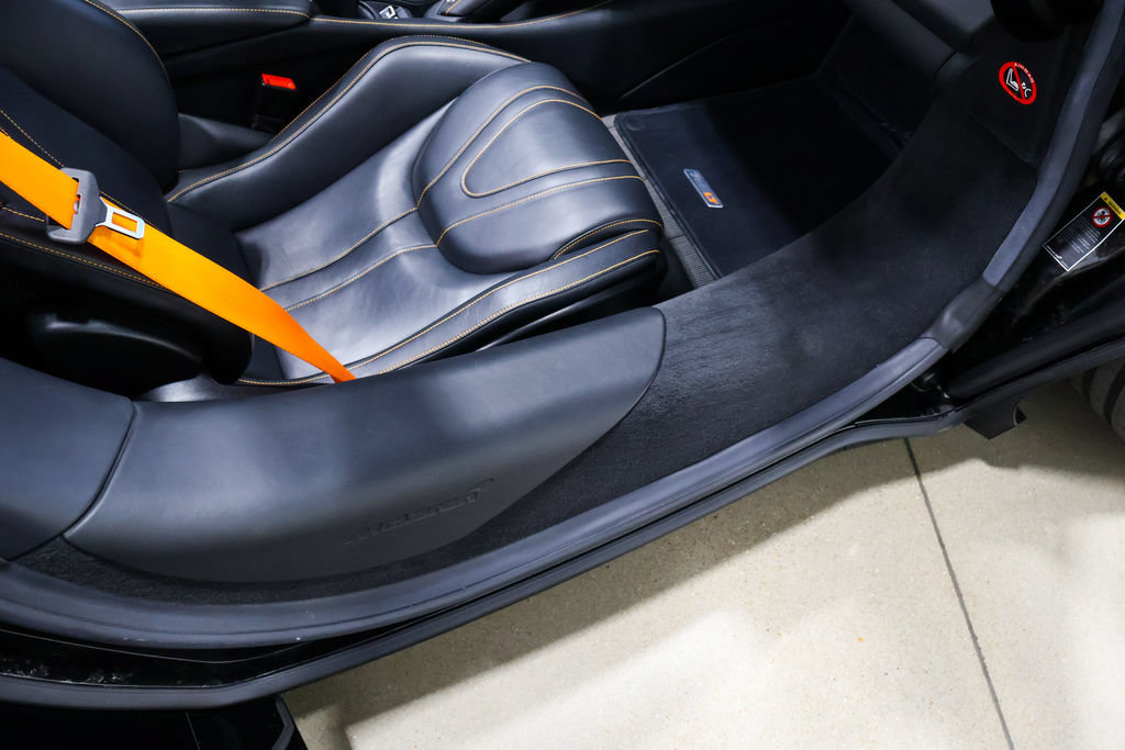 Used 2022 McLaren 765LT photo 65
