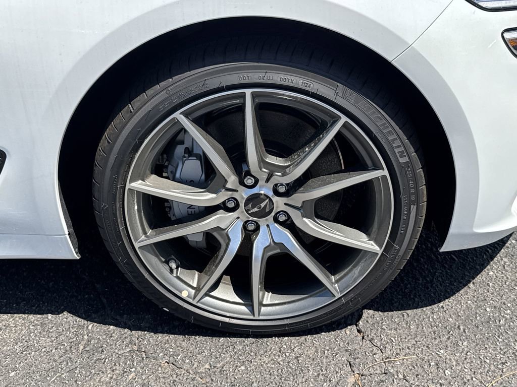 2025 Genesis G70 2.5T