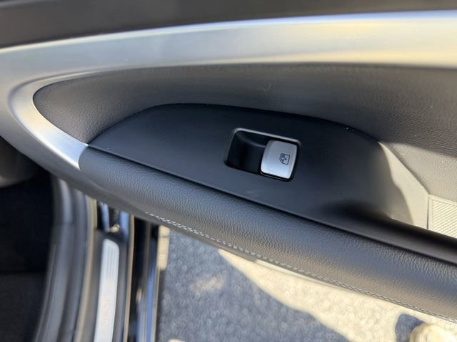 2022 Genesis G70 2.0T