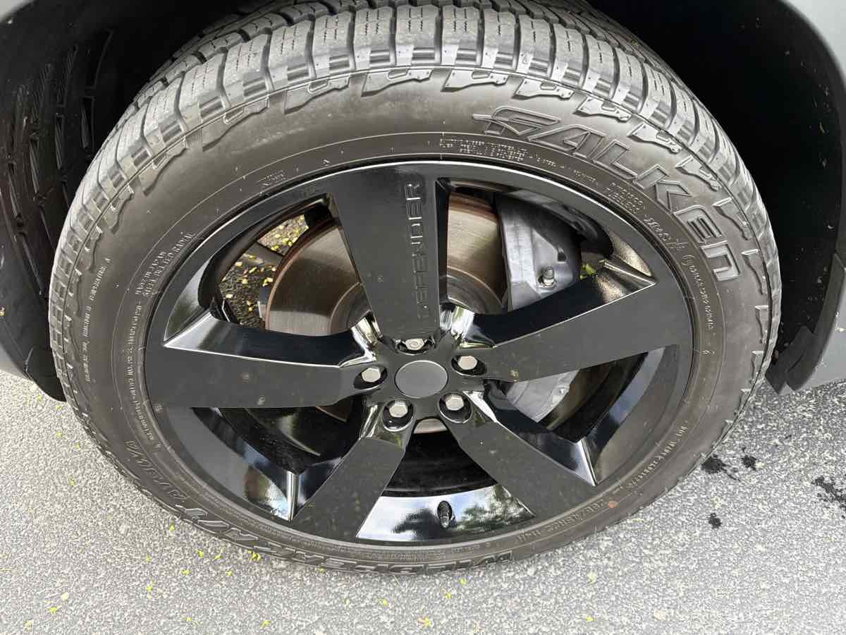 2024 Land Rover Defender 110 SE