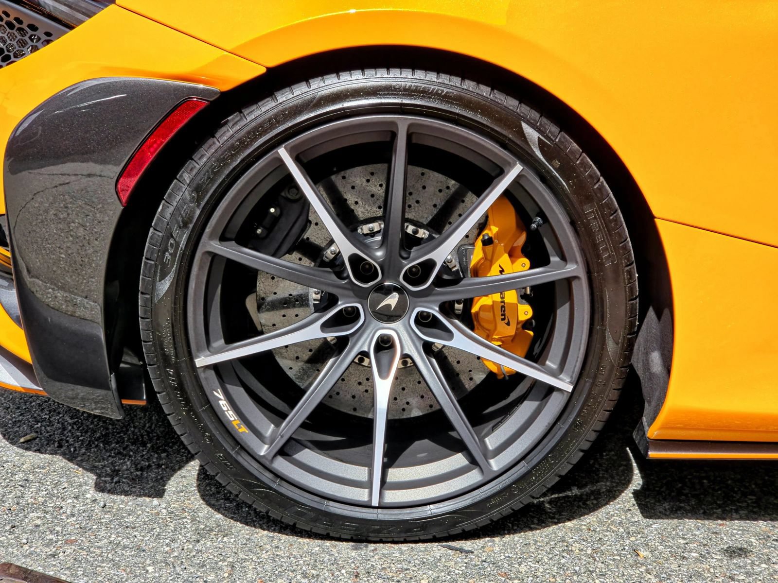 Used 2022 McLaren 765LT photo 14