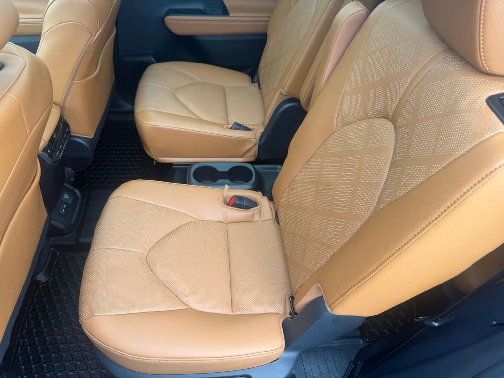 2025 Toyota Highlander Platinum