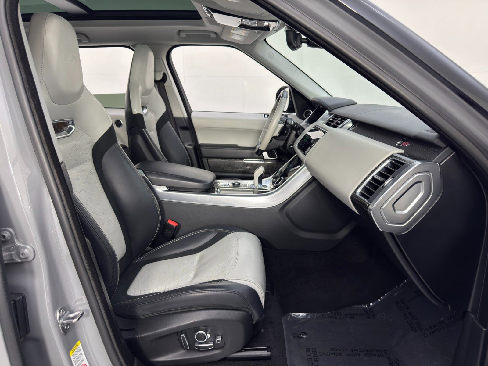 2022 Land Rover Range Rover Sport SVR Carbon Edition