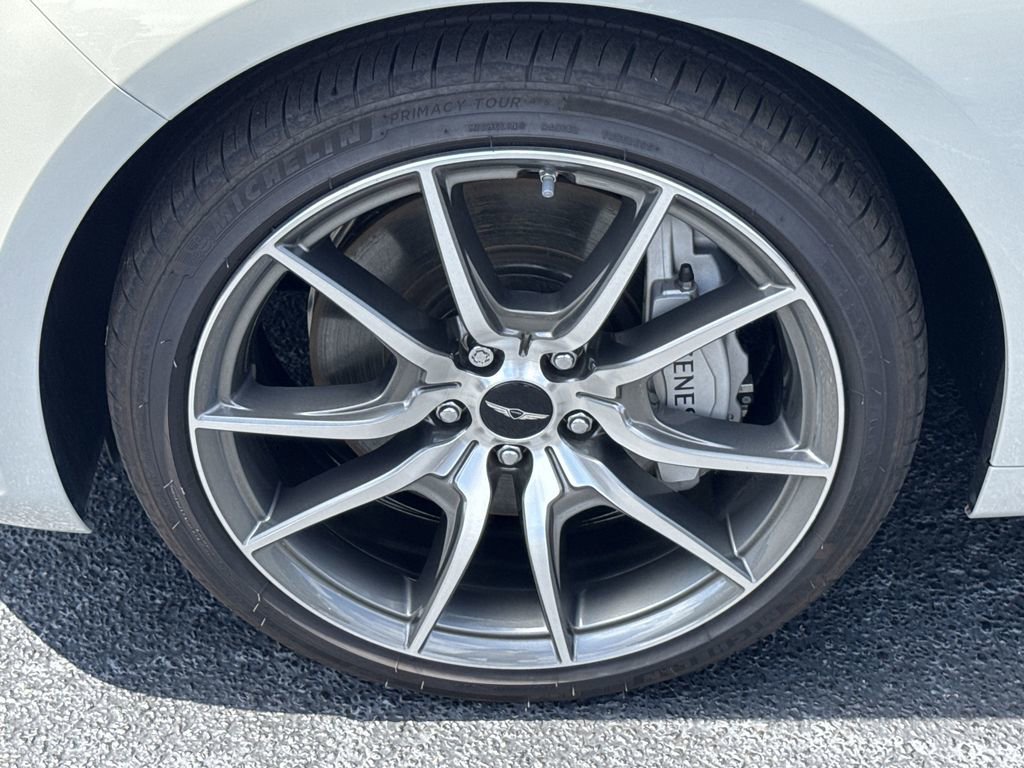 2025 Genesis G70 2.5T