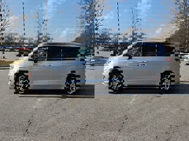 2024 Chrysler Pacifica Touring-L