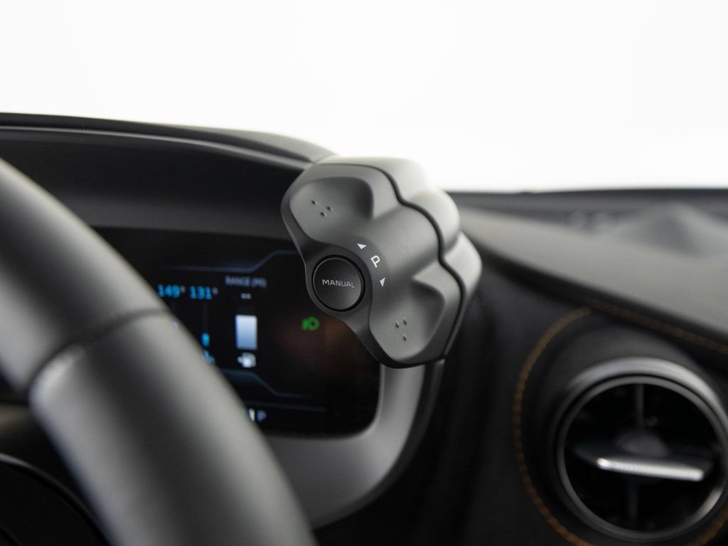 Used 2025 McLaren 750S photo 18