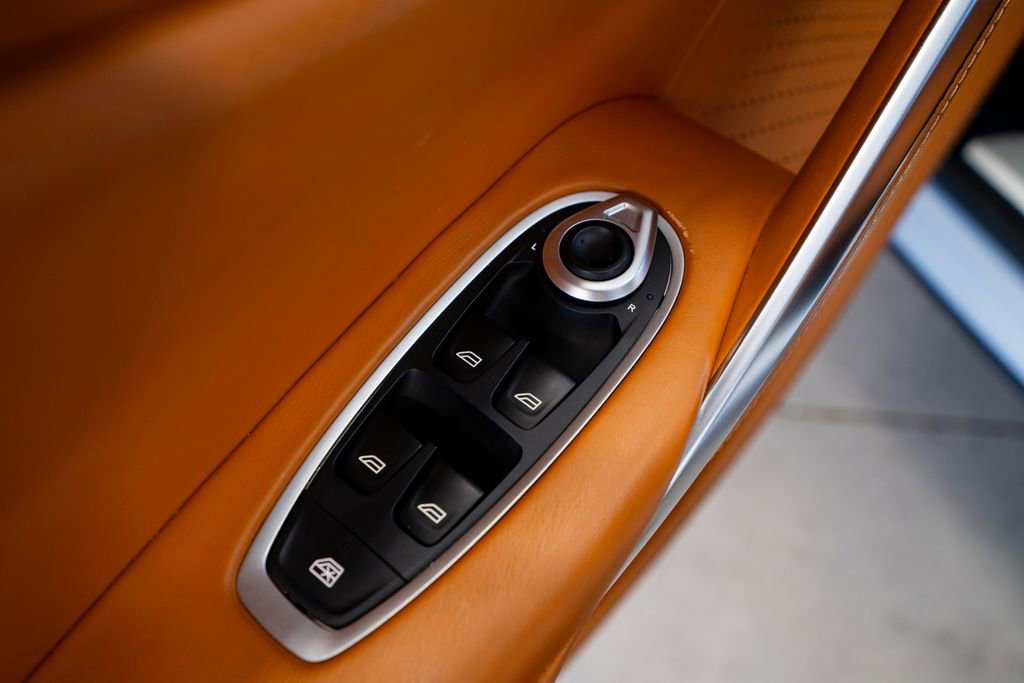 2021 Aston Martin DBX