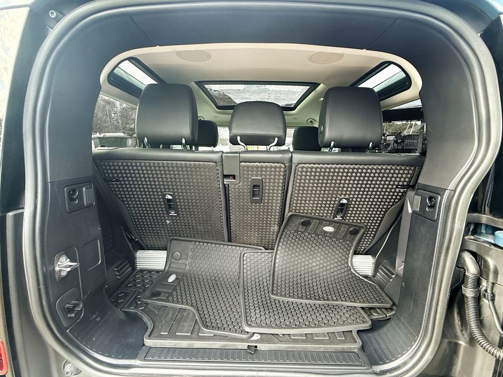 2023 Land Rover Defender 90 SE