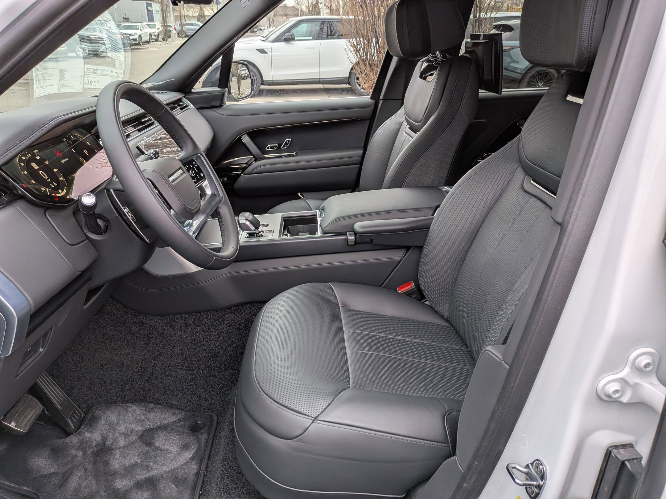 2025 Land Rover Range Rover SV