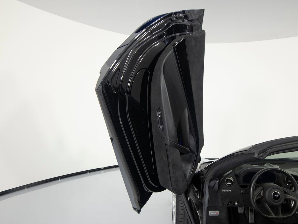 Used 2020 McLaren 720S Spider photo 11