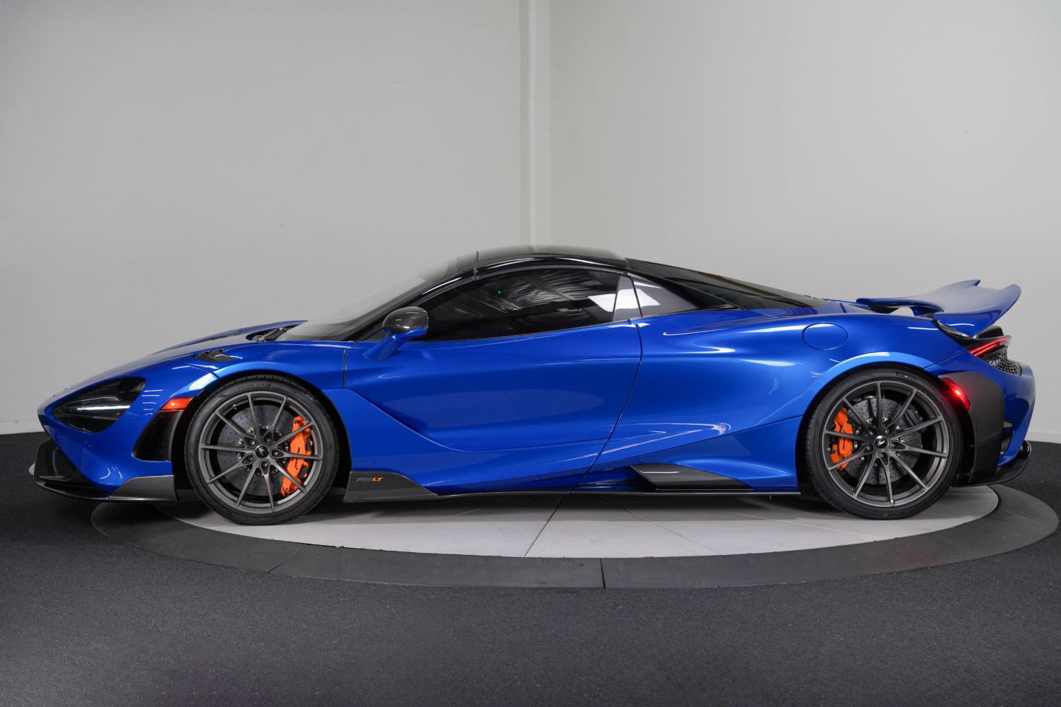 Used 2022 McLaren 765LT photo 8